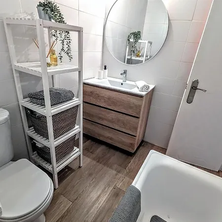 2 Bedrooms Close To The In Center アパート *